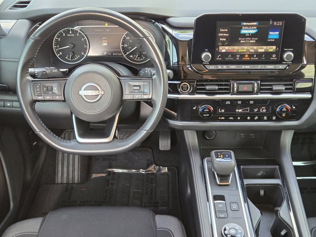 Vehicle image 17 of 31