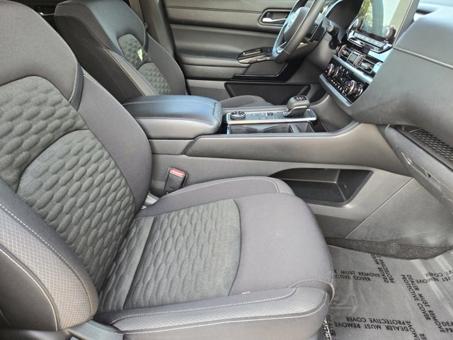 Vehicle image 13 of 31
