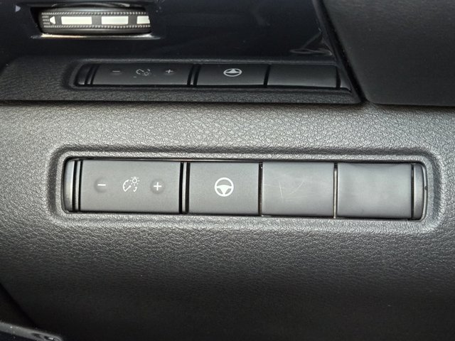 Vehicle image 26 of 31