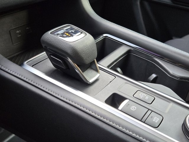 Vehicle image 23 of 31