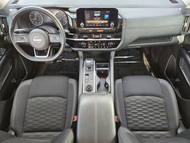 Vehicle image 16 of 31
