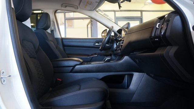Vehicle image 50 of 92