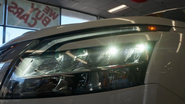 Vehicle image 64 of 92