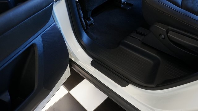 Vehicle image 40 of 92