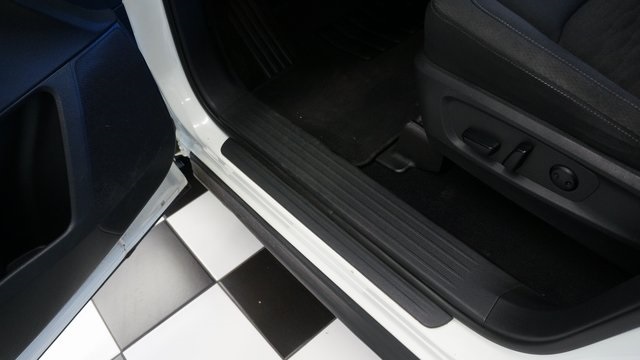 Vehicle image 29 of 92