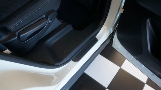 Vehicle image 48 of 92