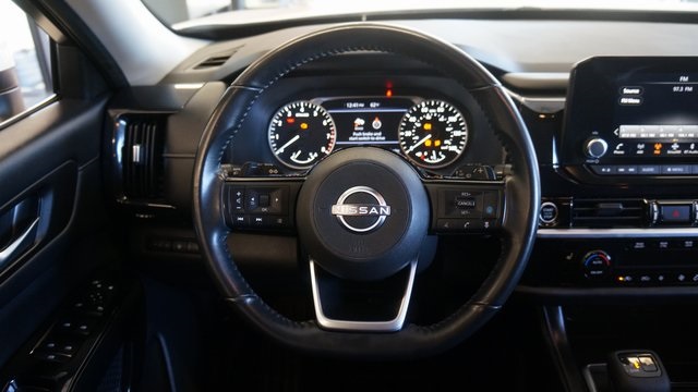 Vehicle image 12 of 92