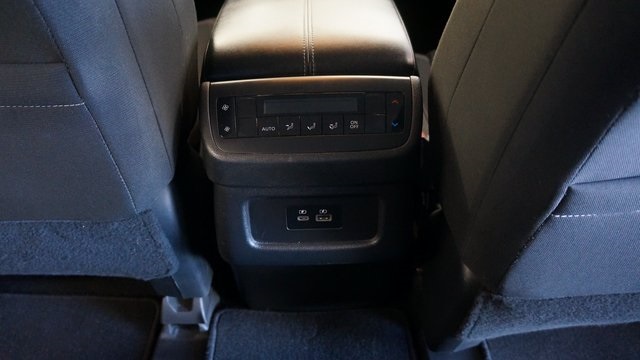Vehicle image 37 of 92