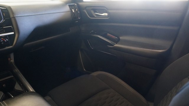Vehicle image 35 of 92