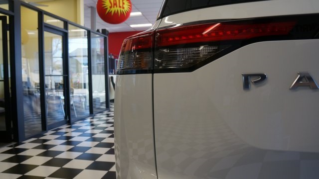 Vehicle image 79 of 92