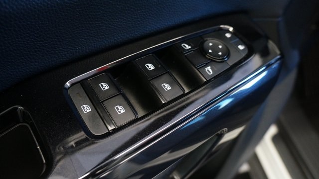 Vehicle image 28 of 92