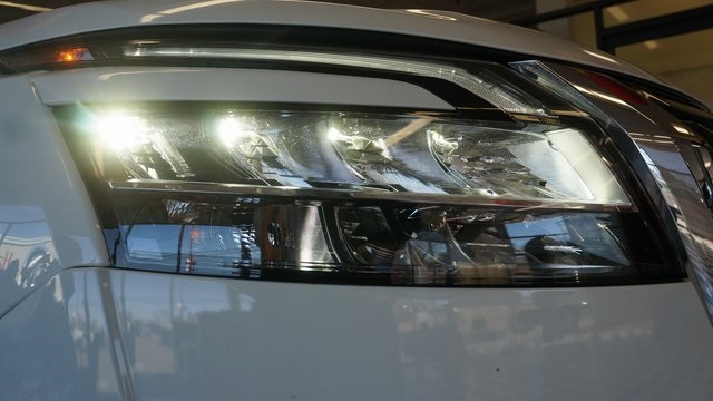 Vehicle image 63 of 92