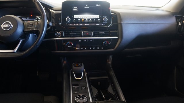Vehicle image 34 of 92