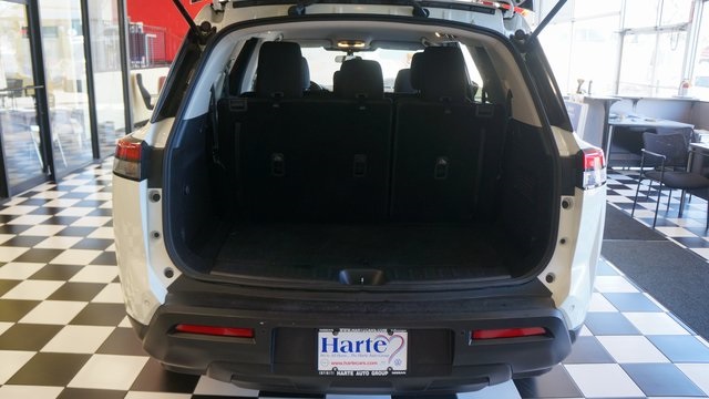 Vehicle image 44 of 92