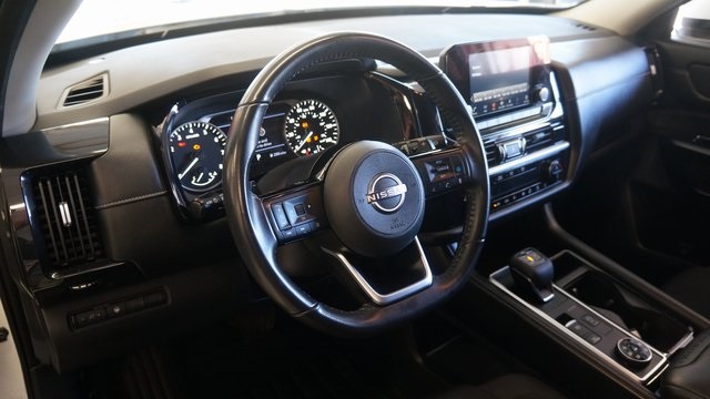 Vehicle image 9 of 92