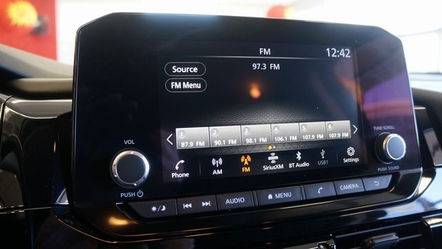Vehicle image 15 of 92
