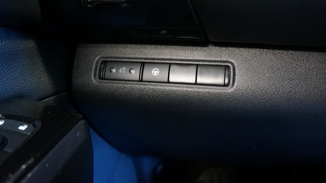 Vehicle image 26 of 92