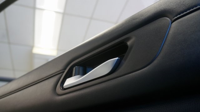Vehicle image 27 of 92