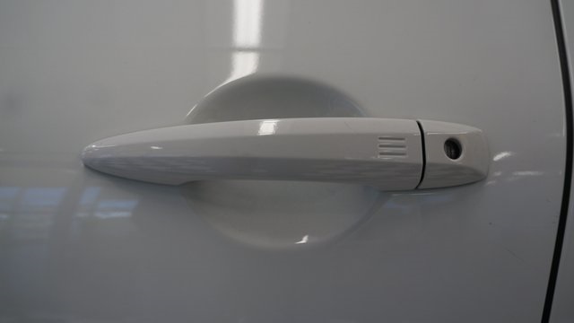 Vehicle image 76 of 92