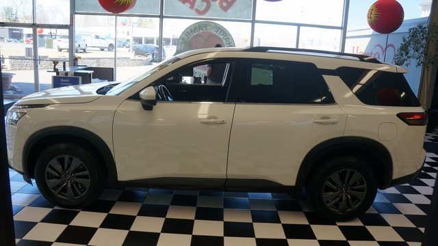 Vehicle image 7 of 92