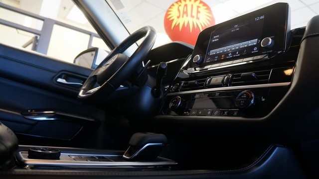 Vehicle image 51 of 92