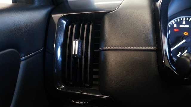 Vehicle image 25 of 92