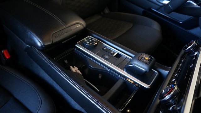 Vehicle image 52 of 92