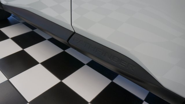 Vehicle image 77 of 92