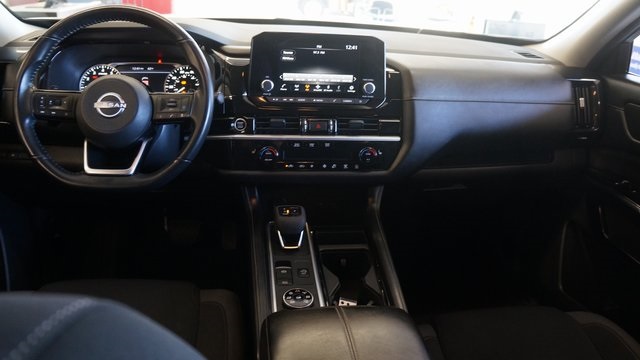 Vehicle image 11 of 92