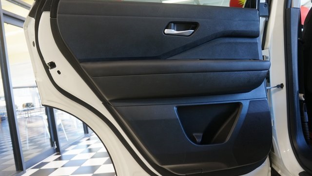 Vehicle image 41 of 92