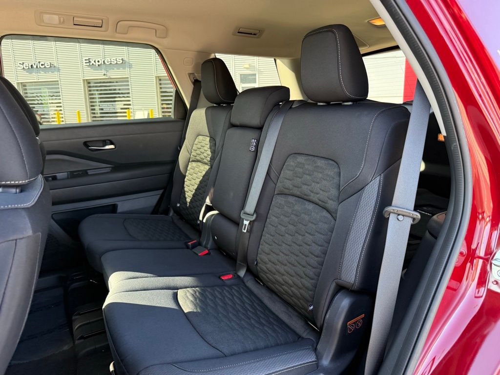 Vehicle image 25 of 30