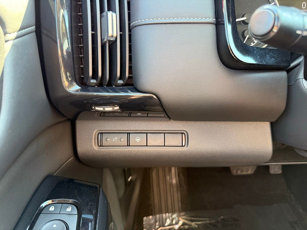 Vehicle image 14 of 30