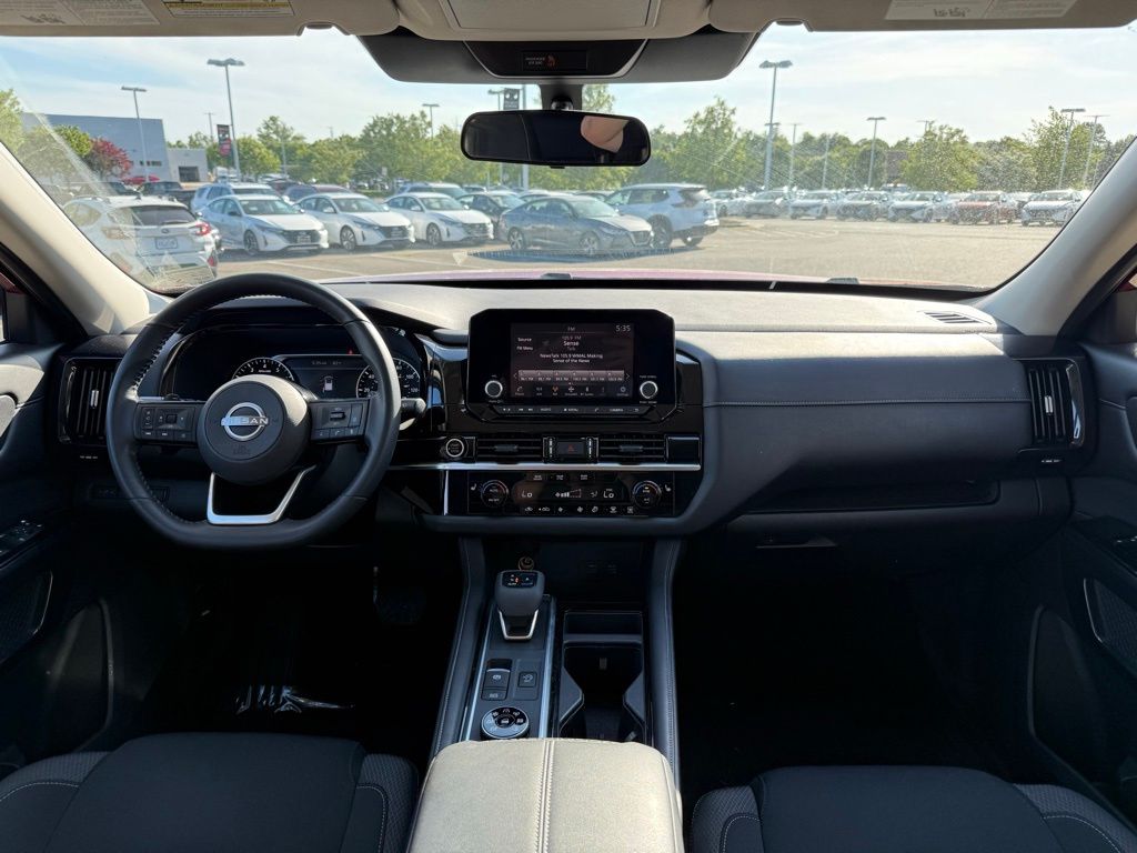 Vehicle image 15 of 30