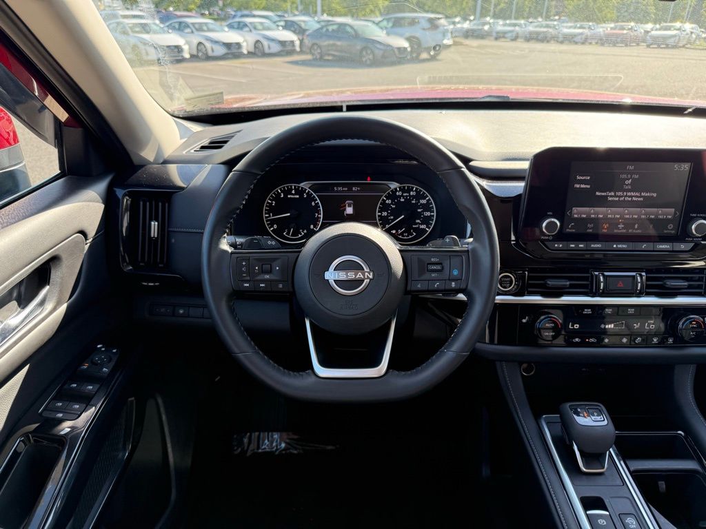 Vehicle image 16 of 30
