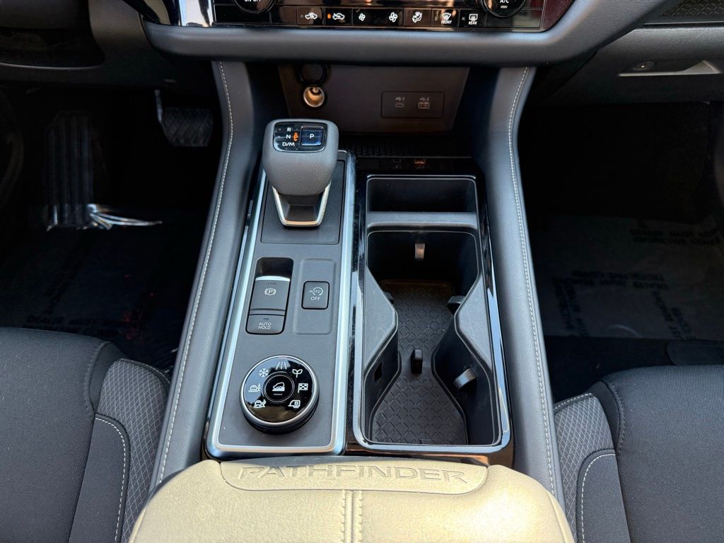 Vehicle image 17 of 30