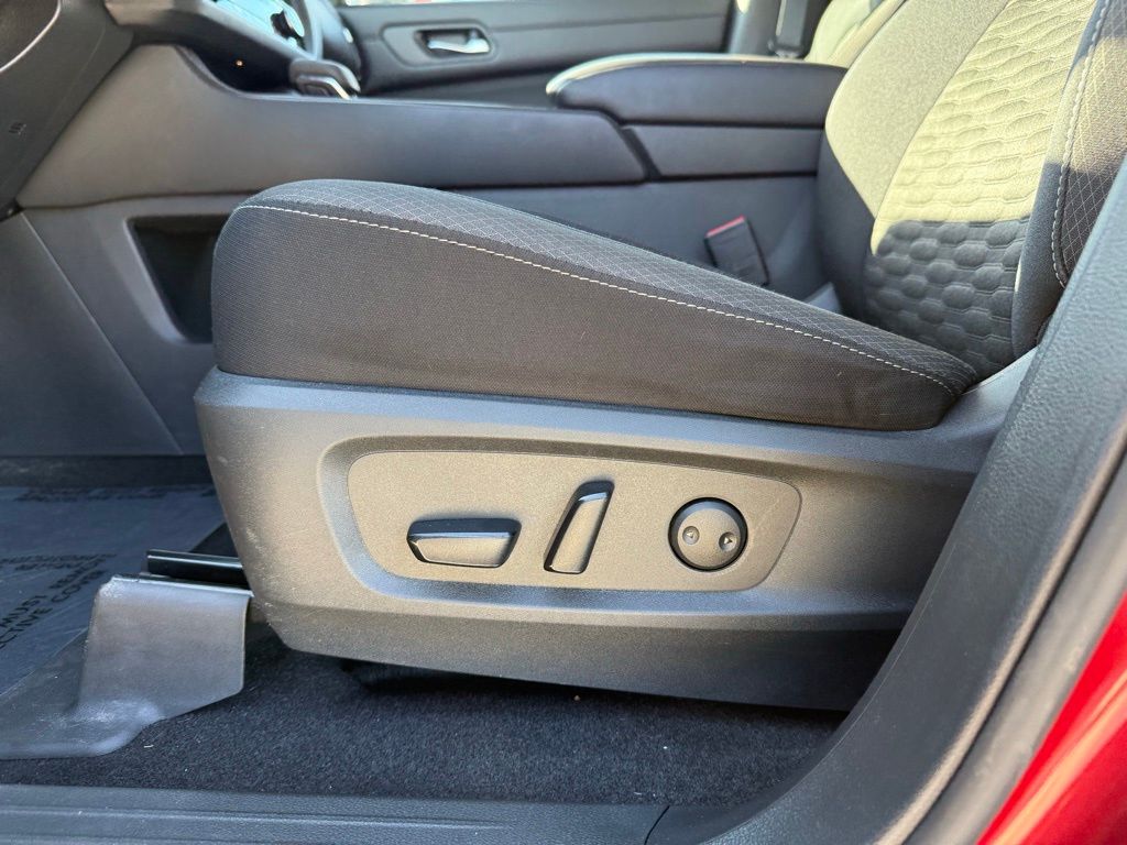 Vehicle image 12 of 30