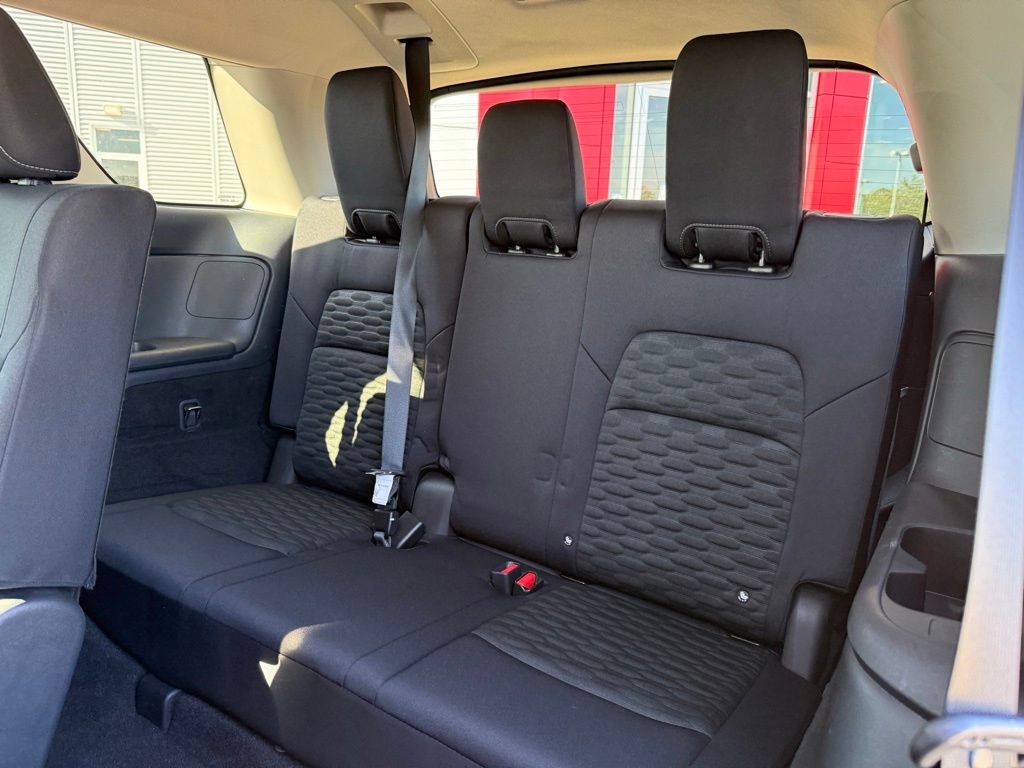 Vehicle image 26 of 30