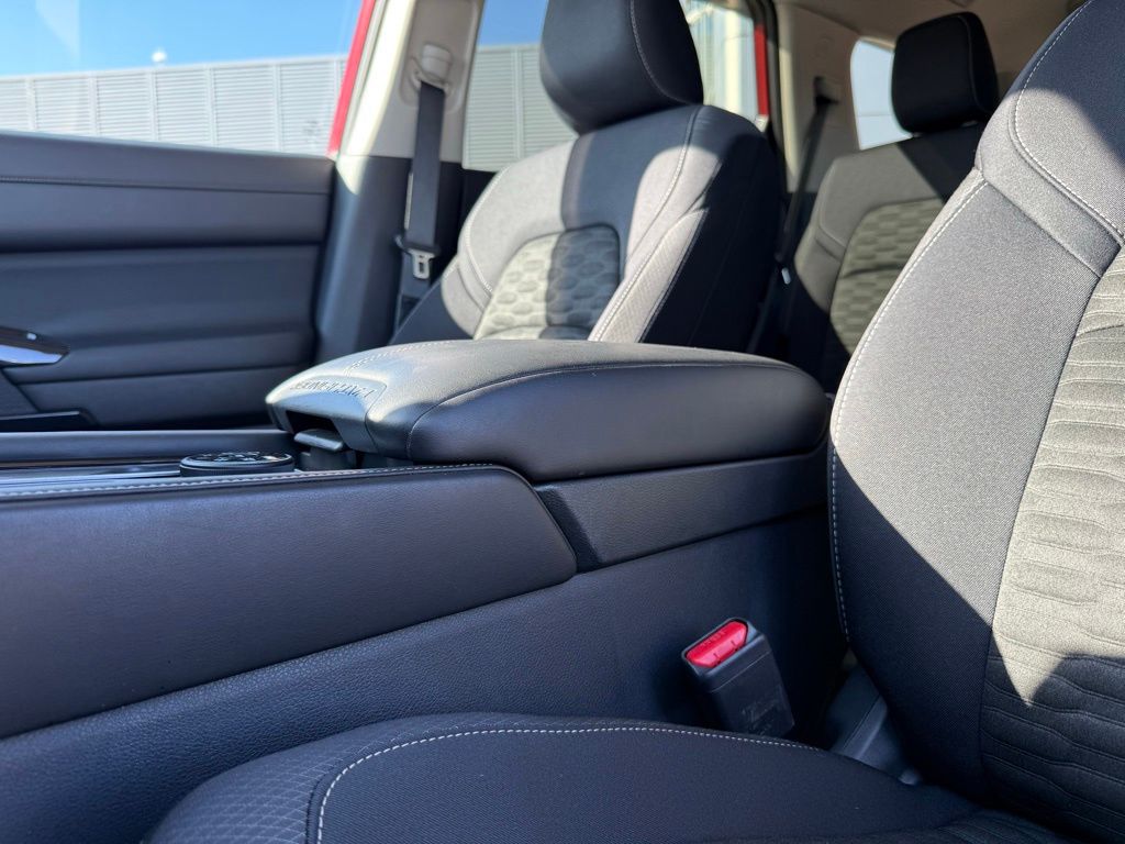 Vehicle image 24 of 30