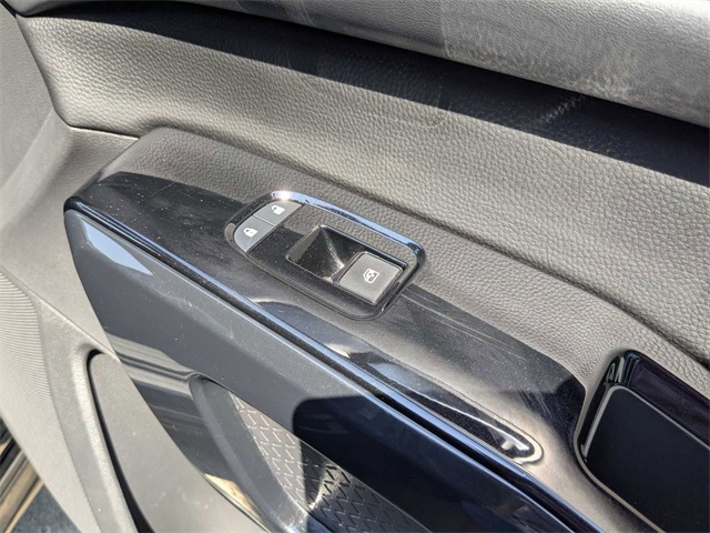 Vehicle image 32 of 41
