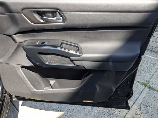 Vehicle image 27 of 41