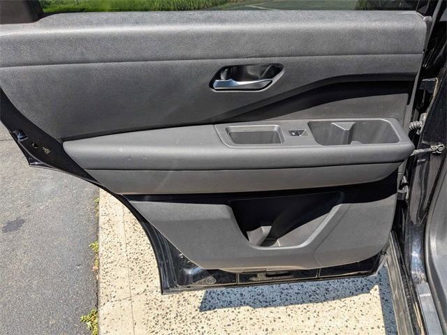 Vehicle image 29 of 41