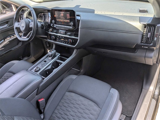 Vehicle image 19 of 41
