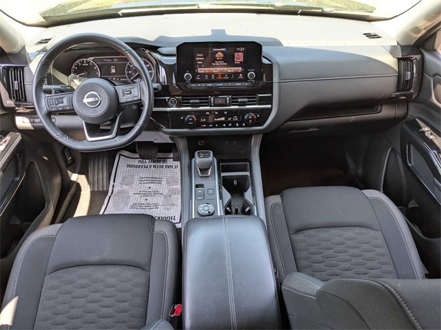 Vehicle image 17 of 41