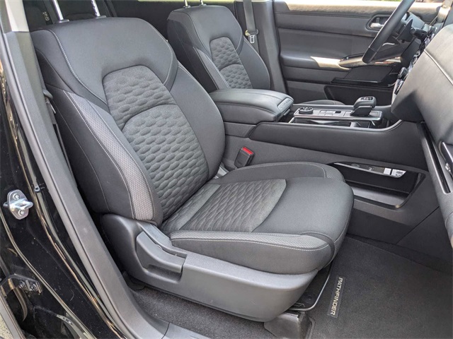 Vehicle image 11 of 41