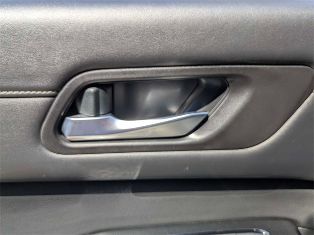 Vehicle image 31 of 41