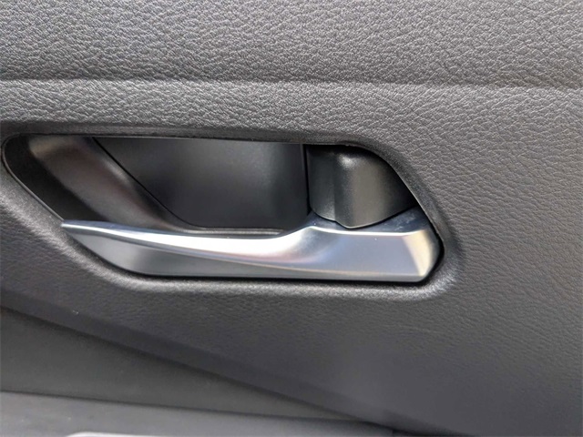 Vehicle image 37 of 41