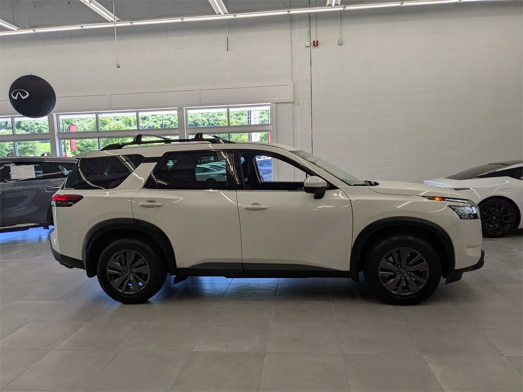 Vehicle image 4 of 38