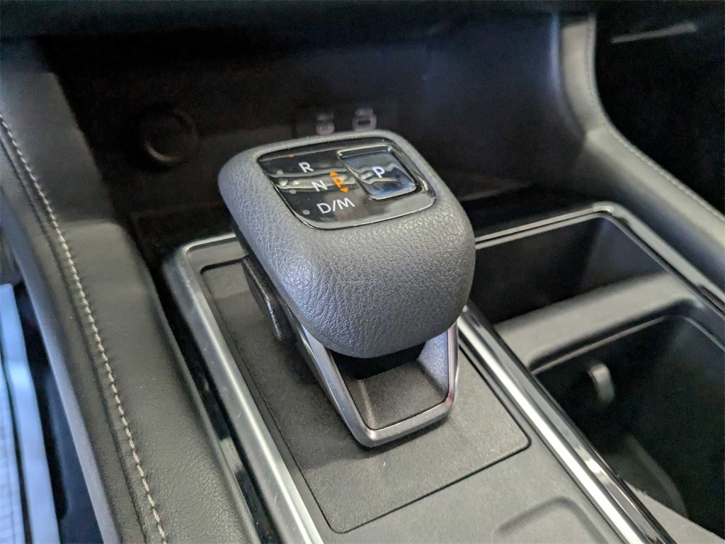 Vehicle image 21 of 38
