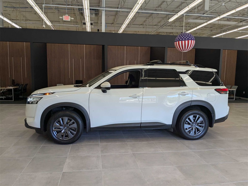 Vehicle image 8 of 38