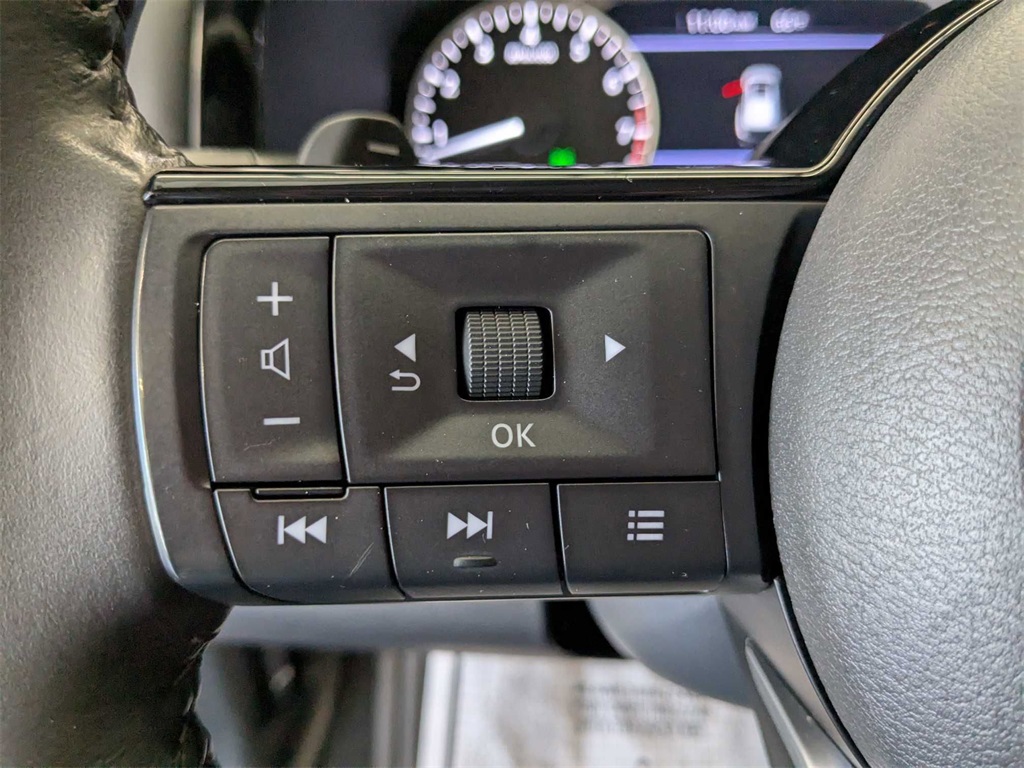 Vehicle image 17 of 38